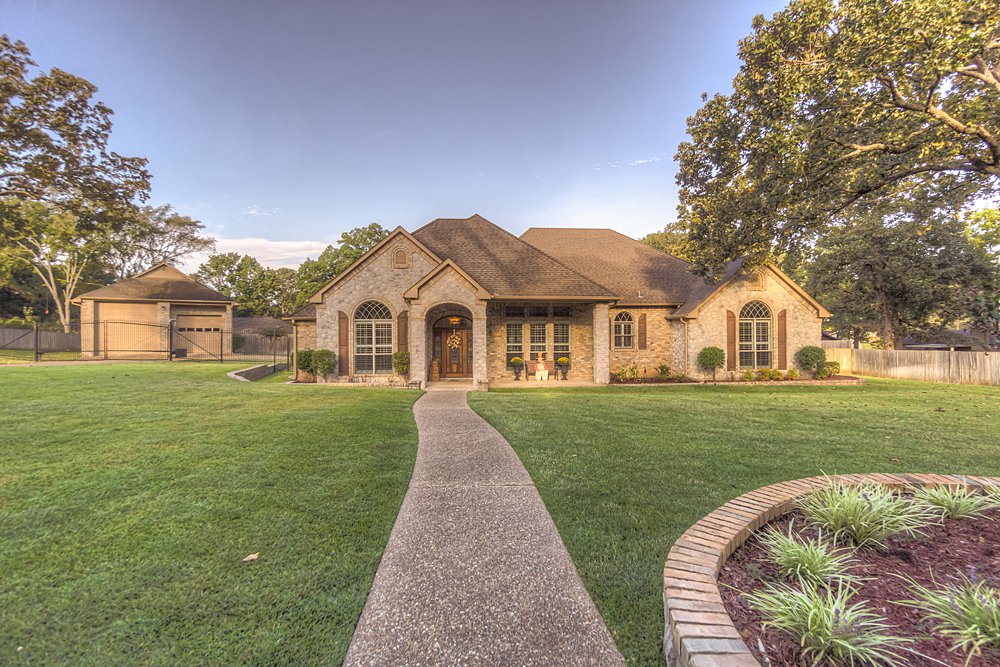 Exterior Front - 8207 Robert E Lee, Tyler, TX - Holly Hightower - WP & Company